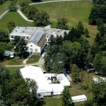Clinton's party tent rises